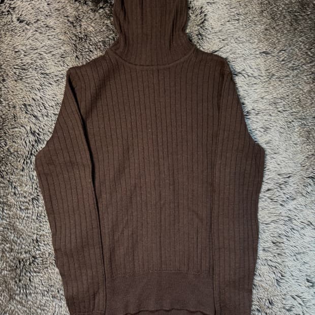 NEW PENNY BROWN TURTLENECK