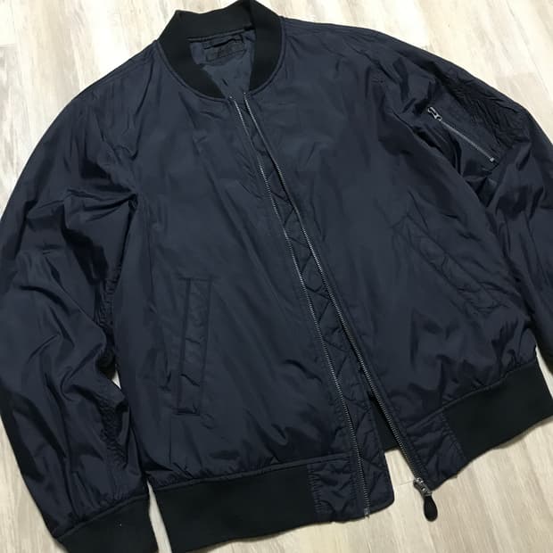 유니클로 ma-1 봄버 항공점퍼 L사이즈 블랙