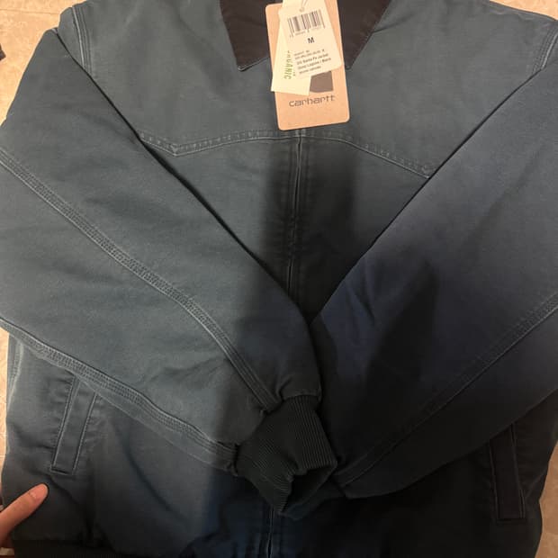 M사이즈 칼하트WIP 산타페 딥라군