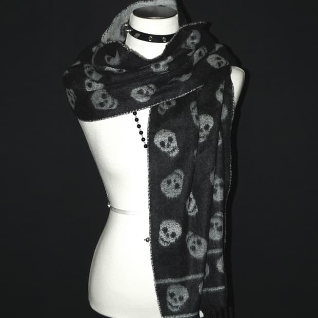 punk skull dot muffler 