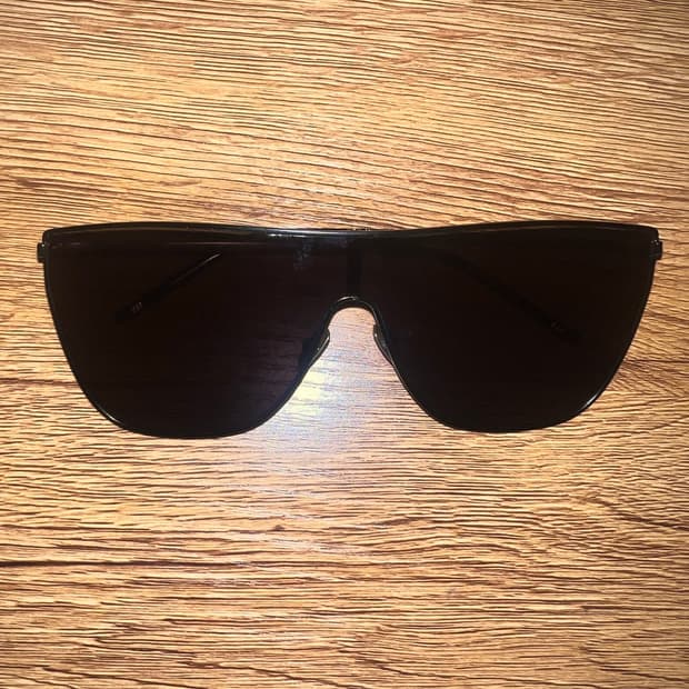 생로랑 실드형 선글라스