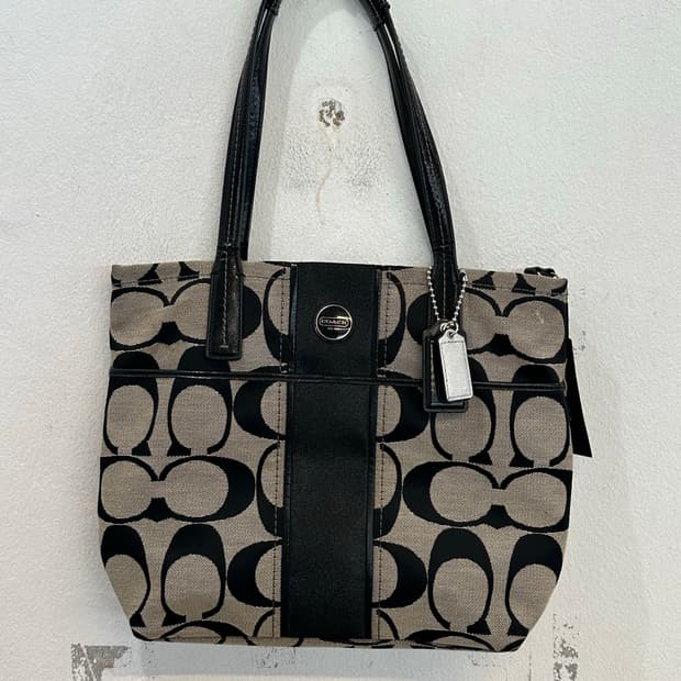 Coach pattern hand bag