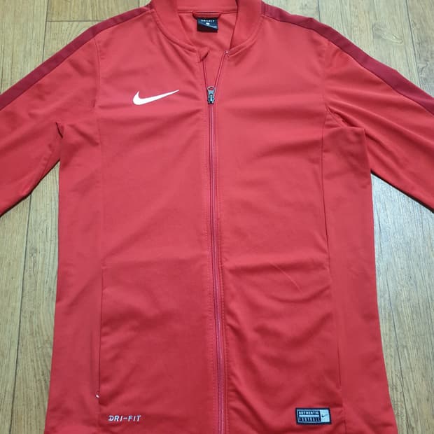 1115 나이키 운동복 집업 90~95 사이즈입니다