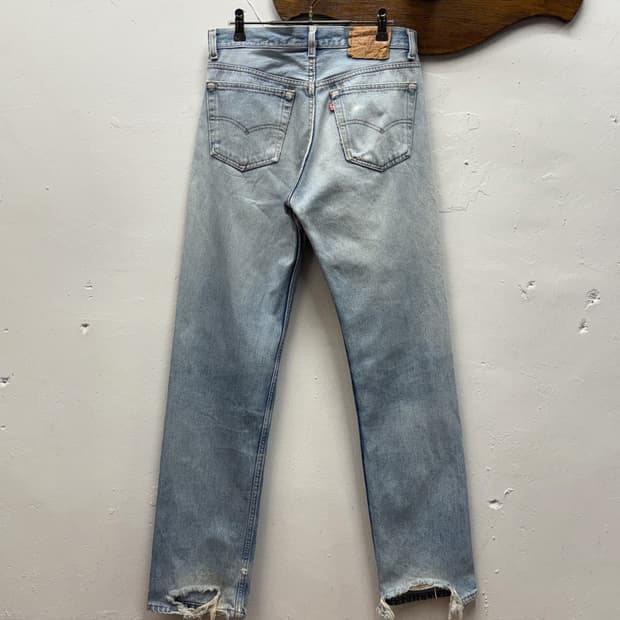 90s USA Levi’s 501 Heel Bite Straight De