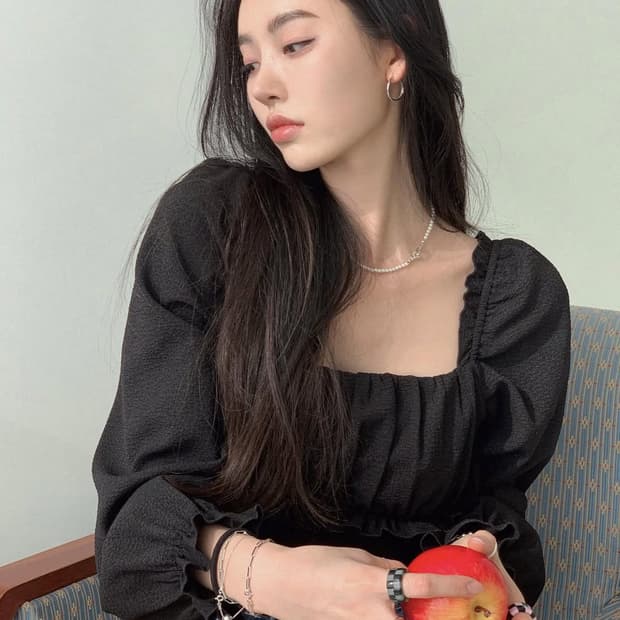 페일제이드 자가드 프릴 블라우스