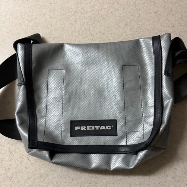 프라이탁 라씨 실버