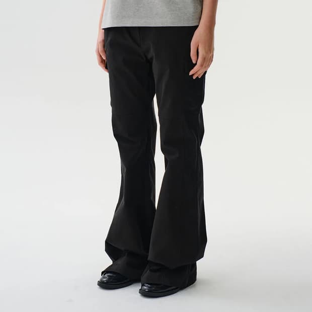 다이브인 우먼 COTTON SPAN FLARE PANTS BLACK 1