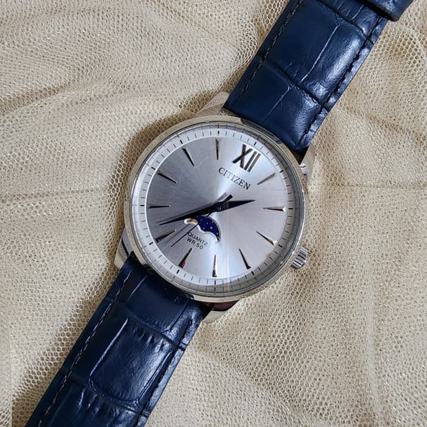 시티즌 문페이즈 쿼츠 가죽 시계