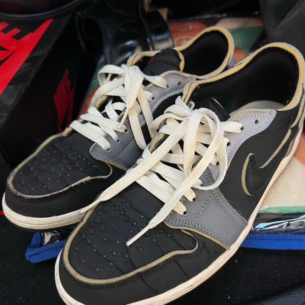 나이키 조던1 로우 블랙 앤 스모크 그레이 290