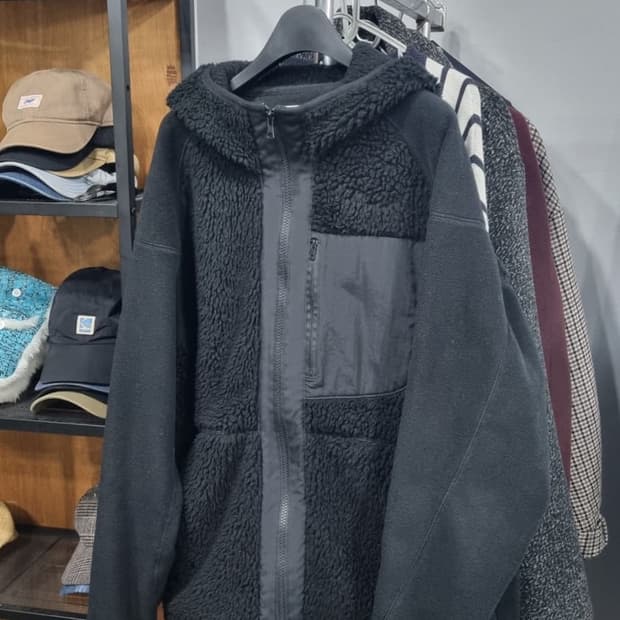 유니클로 x 화이트 마운테이너링 콜라보 후리스 L