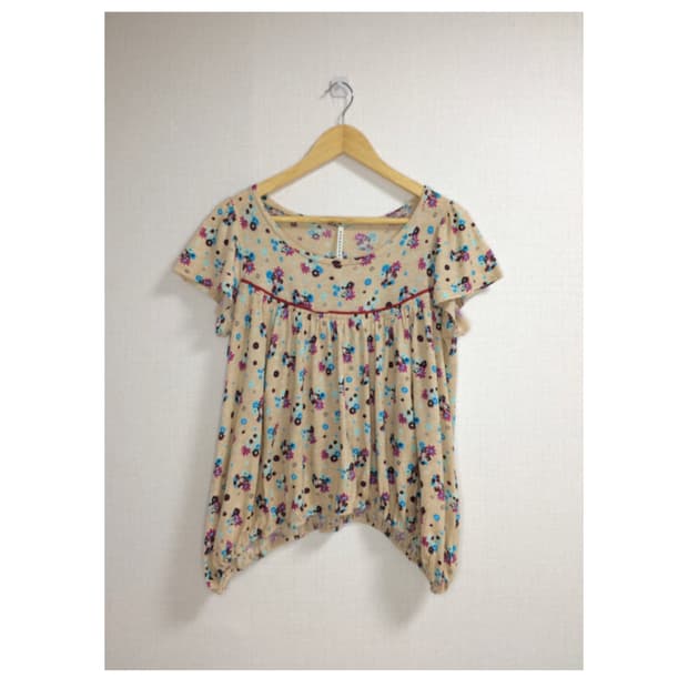 스나오 쿠와하라 베이지 플로럴 벌룬 탑