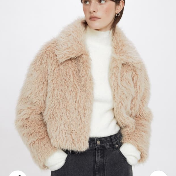 RAIVE 레이브 크롭 퍼 자켓 아이보리