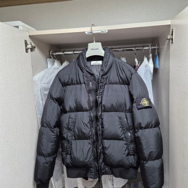 백화점판 17FW-95-M 스톤아일랜드 우원재 크링클랩스 패딩 블랙