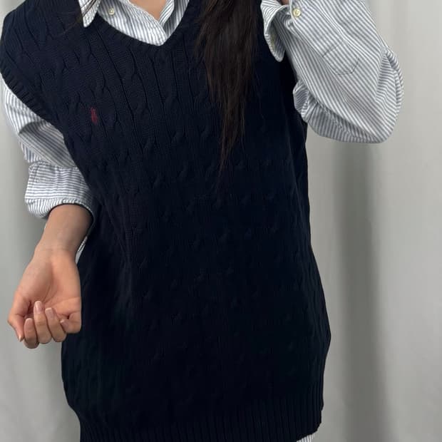 폴로 네이비 꽈배기 니트 베스트