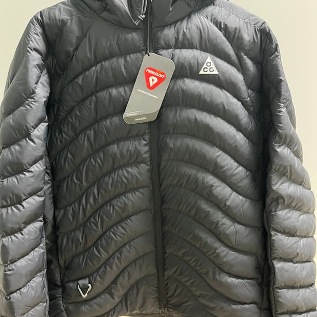 나이키 ACG 라바 플로우 자켓 경량패딩 블랙 아시아 L 팝니다.