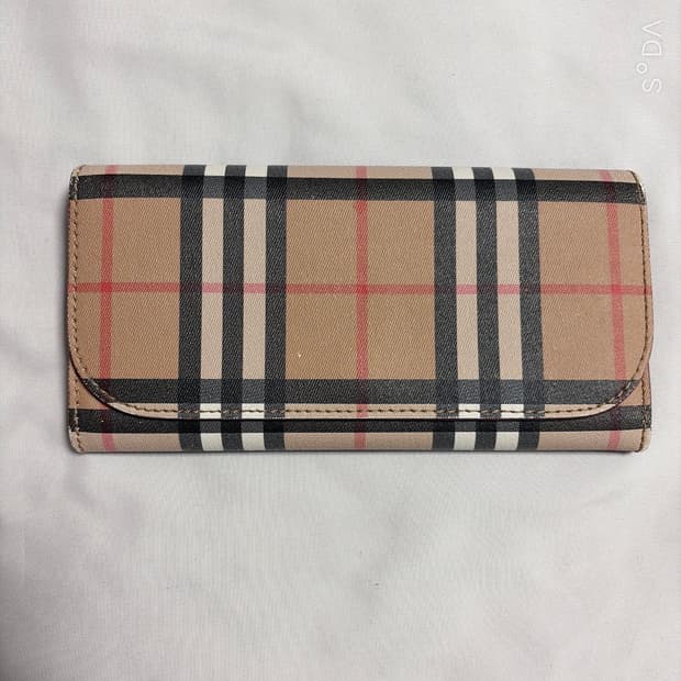버버리 체크 패턴 장지갑