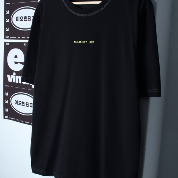 (L-XL) 게스 반팔 티셔츠 레터링 스티치 Y2K 블랙-H35095