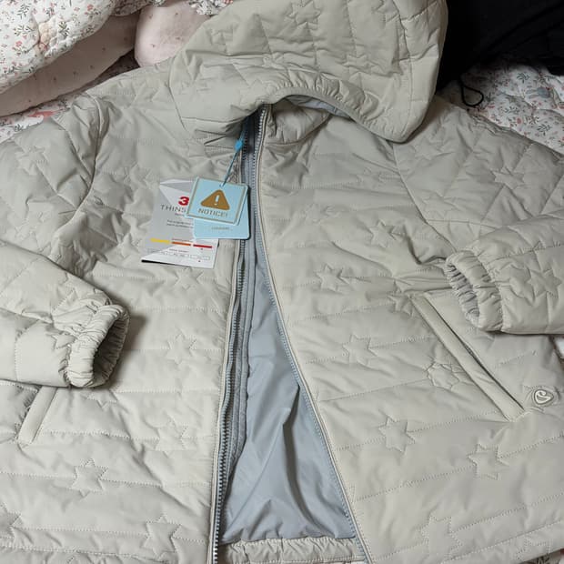 [새상품] 코이세이오 플러피 라이트 경량 후드 패딩 아이보리