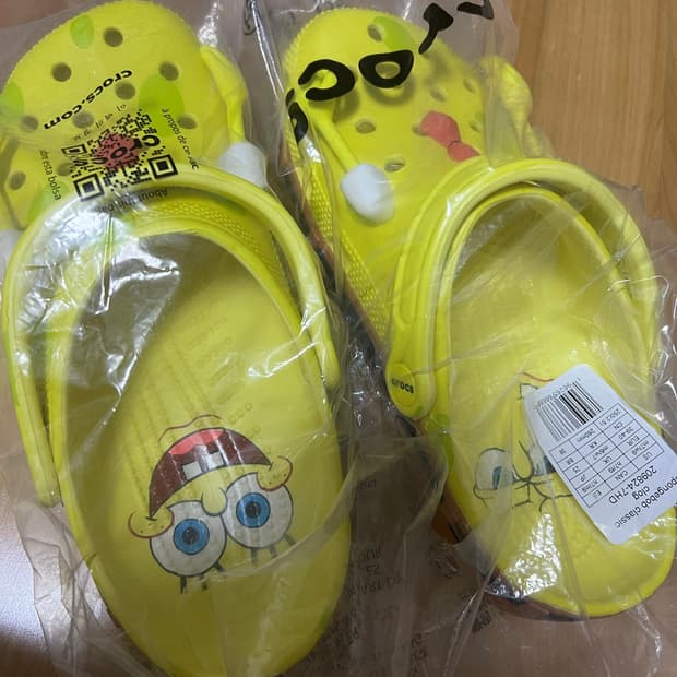 크록스 스펀지밥 클래식 클로그 바나나
