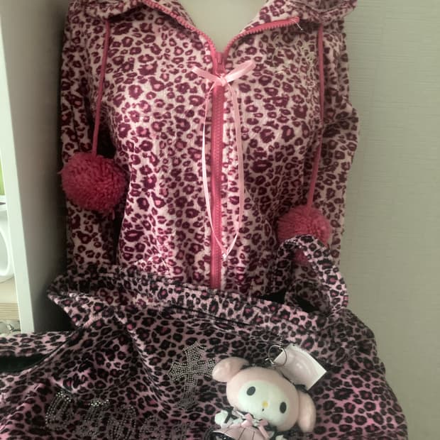 산리오 헬로키티 핑크 레오파드 호피 폼폼후드집업