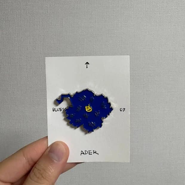 아더에러 브로치