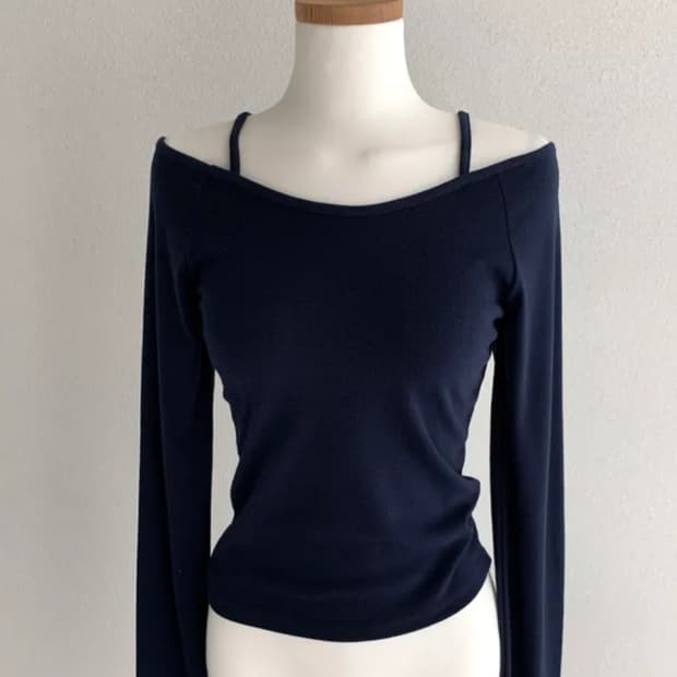 오프숄더 롱슬리브