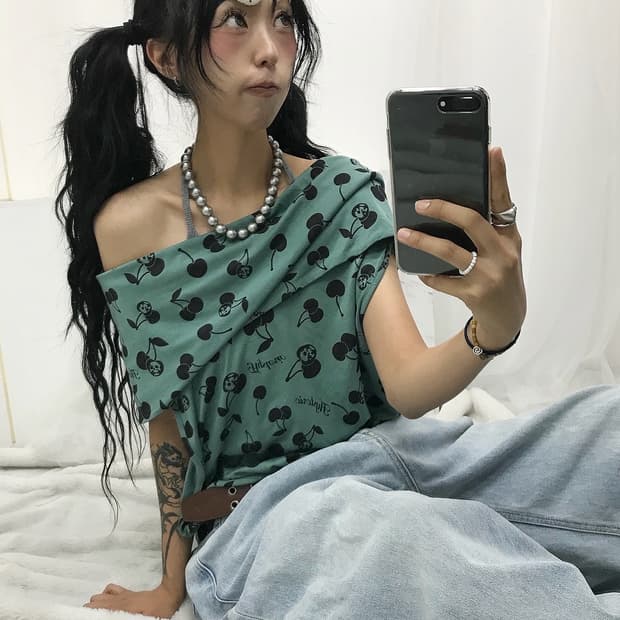 히스테릭글래머 민트 체리 오프숄더 탑 ( 인스타 동시문의 결제순 판매중
