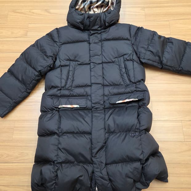 닥스키즈 150사이즈 롱패딩입니다. 블랙 색상이라 남아 여아 모두 잘 어