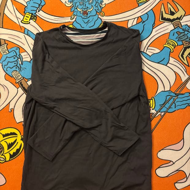 해칭룸 two face stripe tee