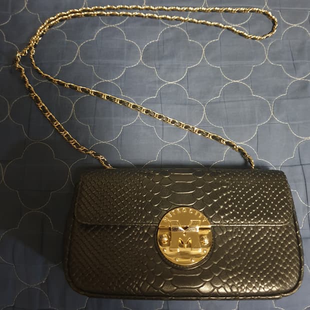 (희귀매물) 메트로시티 금장로고 뱀피 엠보 소가죽 체인 숄더백 블랙