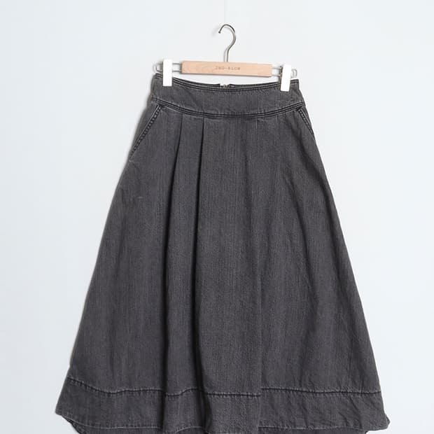 MilaOwen Tuck Flared Denim Skirt (26)