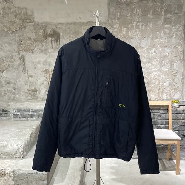 오클리 블랙 로고 패디드 자켓