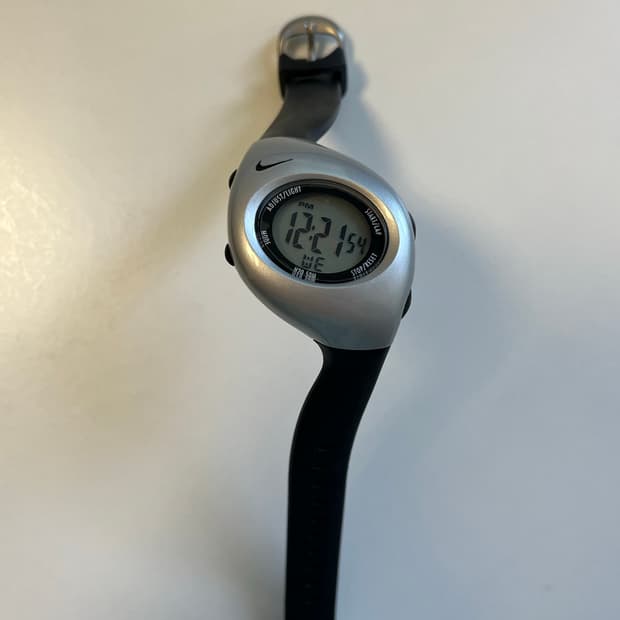나이키 트라이엑스 시계