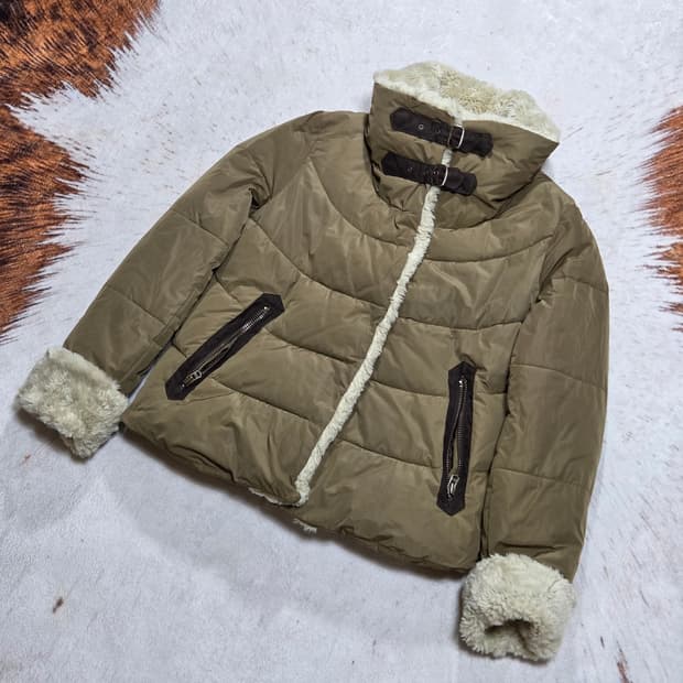 게스 퍼 카라 하이넥 패딩 점퍼