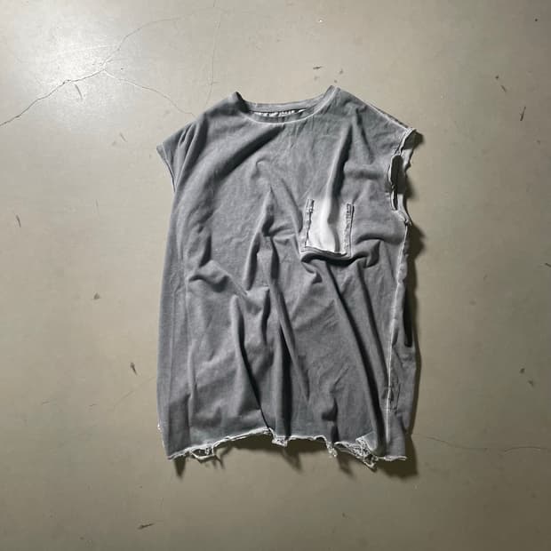 KZ ATELIER Cut-off Sleeveless Tee