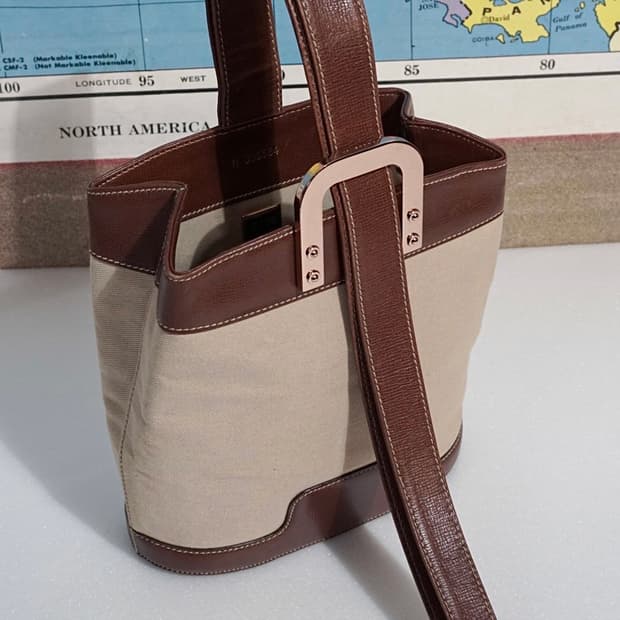 발렉스트라 빈티지 레더 스트랩 숄더백