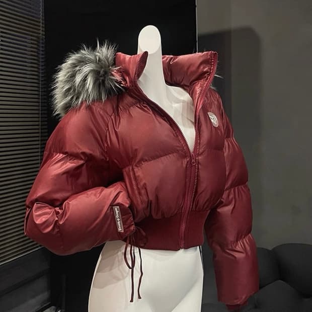 (새상품)샵코르 프리티드래곤 퍼후드 크롭패딩 버건디레드