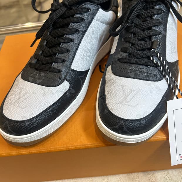 [정품/중고] 루이비통 리볼리 스니커즈 에벤