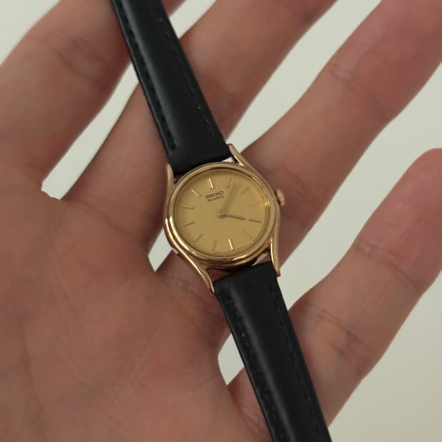 1980s Gold Mini Ladies Quartz(Deadstock)