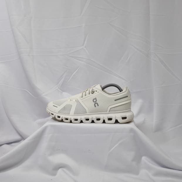 235 온러닝 클라우드 6 스니커즈 러닝화