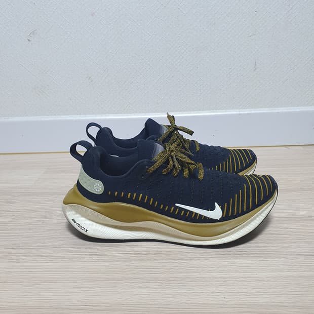 나이키 인피니티 런 4 러닝화 250