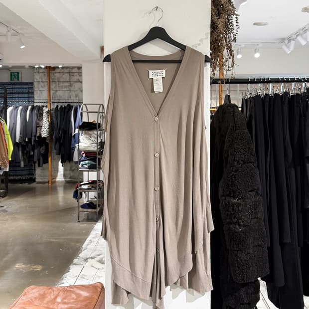 메종 마르지엘라 베이지 롱 니트 슬리브리스