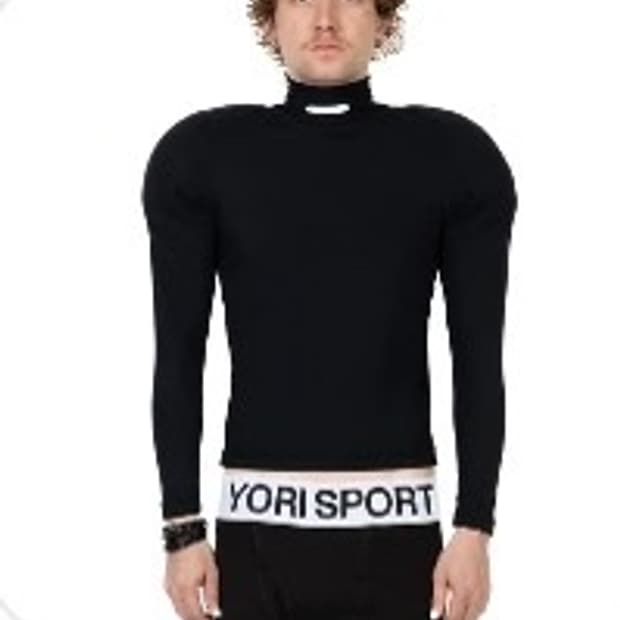 Yori sports 파워숄더 롱슬리브 탑