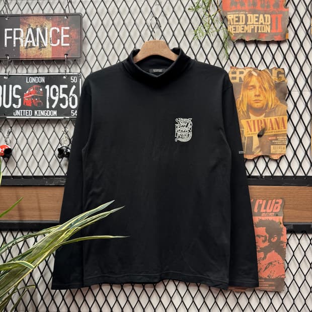 버버리 블랙 라벨 목폴라 롱슬리브 전면 로고 포인트 블랙