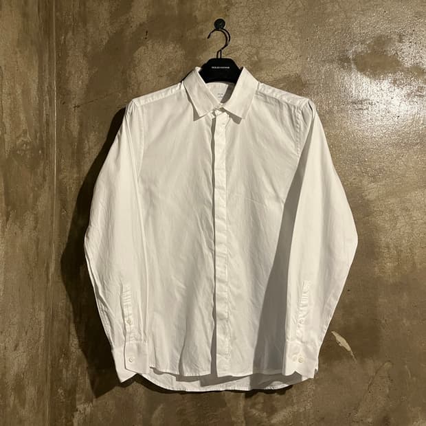 시리즈 화이트 셔츠