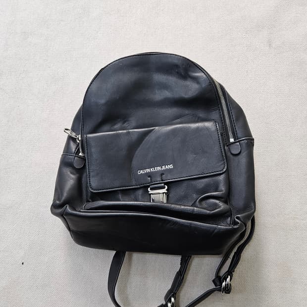 F 켈빈클라인 레더 백팩 (까짐) 0409Y
