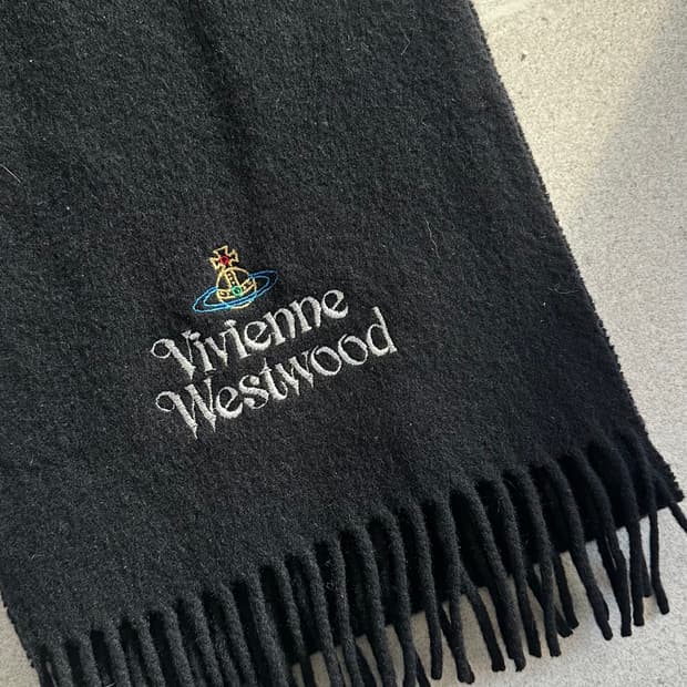 비비안웨스트우드 자수 목도리 머플러 블랙 팝니다