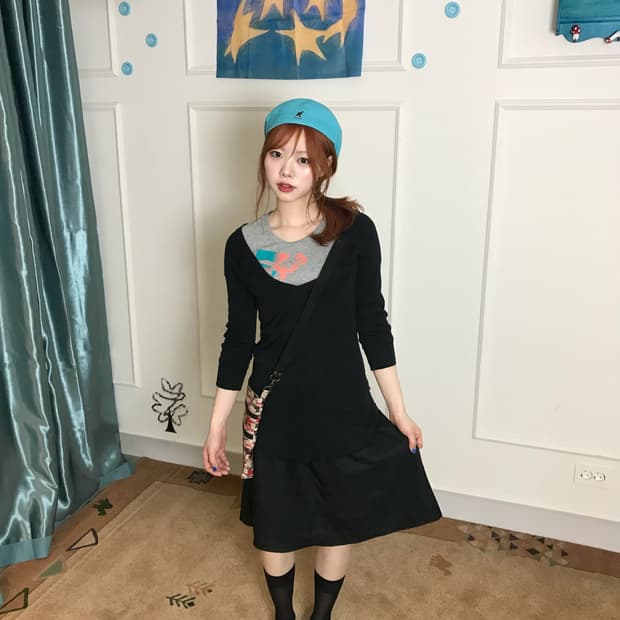 민트색 베레모와 상의 포인트를 맞춰,더 싱그럽고 청량하게 풀어낸 코디𖧧