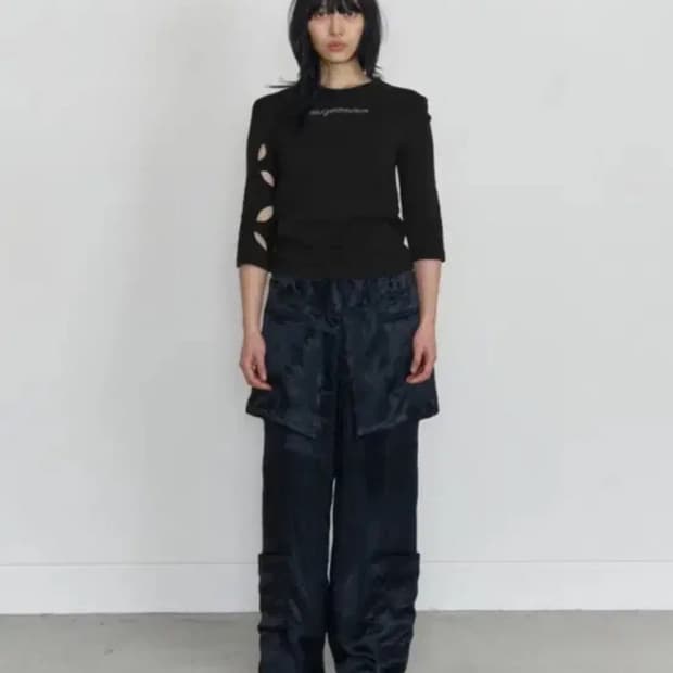 오들리워크샵 컷아웃티셔츠 