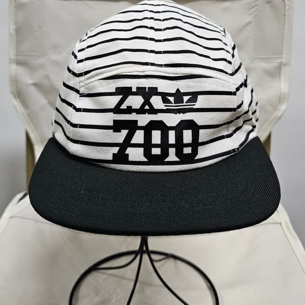 아디다스 ZX700 스트라이프 볼캡 모자